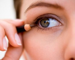 Panduan Mudah Membuat Eyeliner 