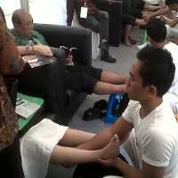 Kampanye Unik Para Calon Ketum Kadin, dari Pijat Gratis Hingga Cewek Cantik