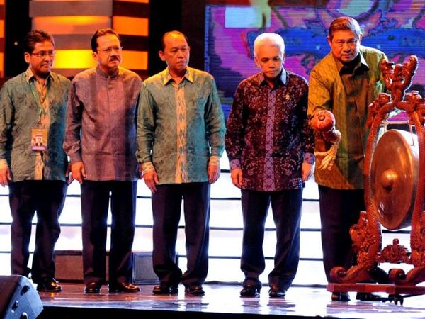 SBY Buka Munas Kadin