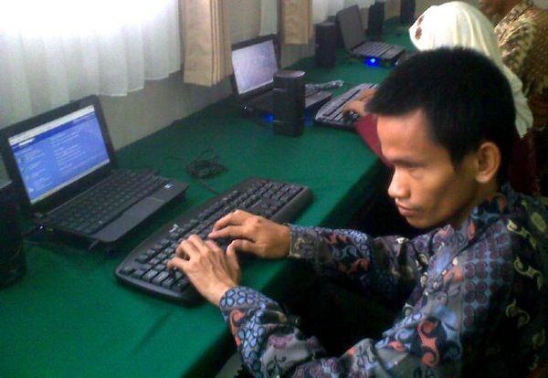 Tuna Netra Dilatih Komputer