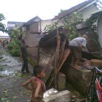 Puting Beliung Porak Porandakan Lebih dari 100 Rumah di Mataram
