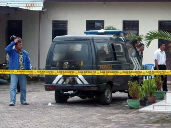 Mobil Polsek Hamparan Perak Yang Dibakar