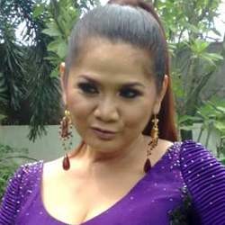 Vina Panduwinata Ingin Berduet dengan Ariel