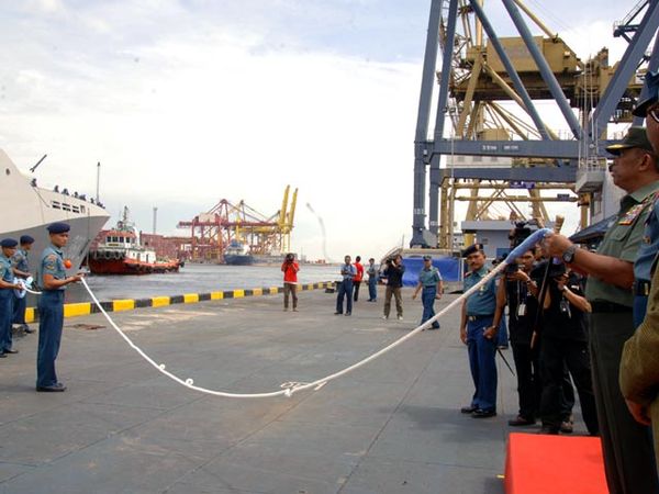 Panglima TNI Lepas KRI Frans Kaiseipo