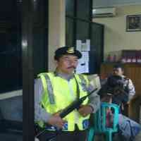 Antisipasi Teroris, Petugas Jaga Polsek Karangpilang Dipersenjatai 