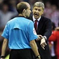 Profesor Wenger Sudah Jadi Gila