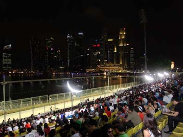 Di Balik Balapan Malam Singapura