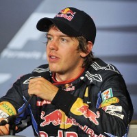 Red Bull Ingin Vettel Bertahan
