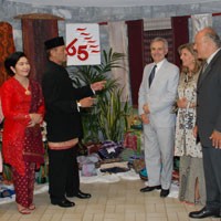 Kain Tenun RI Unjuk Gigi di Yunani