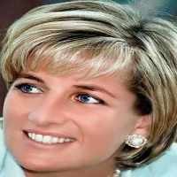 Desainer Favorit Putri Diana Meninggal