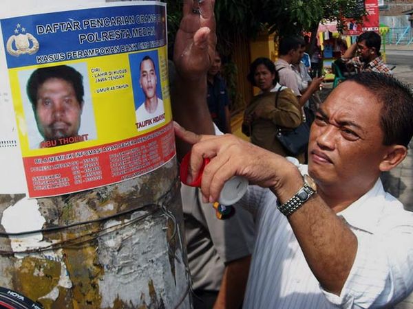 Polisi Sebar Gambar DPO Terorisme