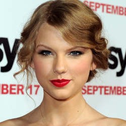 Taylor Swift Dikabarkan Akan Gantikan Lindsay Lohan di Film Komedi