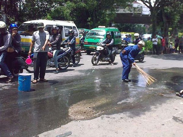 Pemotor Tewas Tertabrak Truk