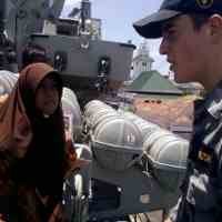 Sekolah BRIDGE Indonesia Kunjungi Kapal Perang Australia