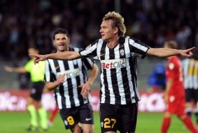 Krasic Hat-Trick, Juve Menang