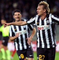 Krasic Hat-Trick, Juve Menang