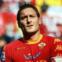 Totti Dapat Kado Spesial dari Vucinic
