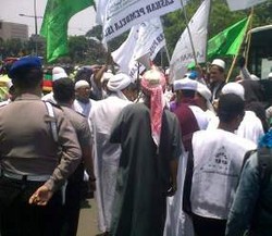 FPI Demo Tolak Festival Film Gay, Salemba Macet