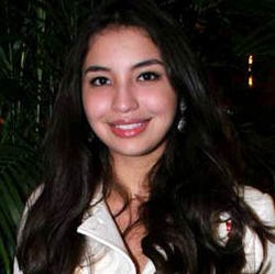 Manohara Nyaman Bekerja di Belakang Layar