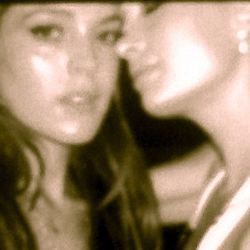 Foto Lindsay Lohan & Paris Hilton Ciuman Beredar 