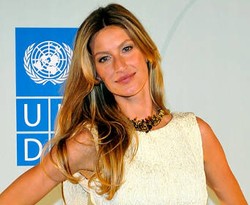 Gaun Gisele Bundchen Laku Rp 447 Juta!