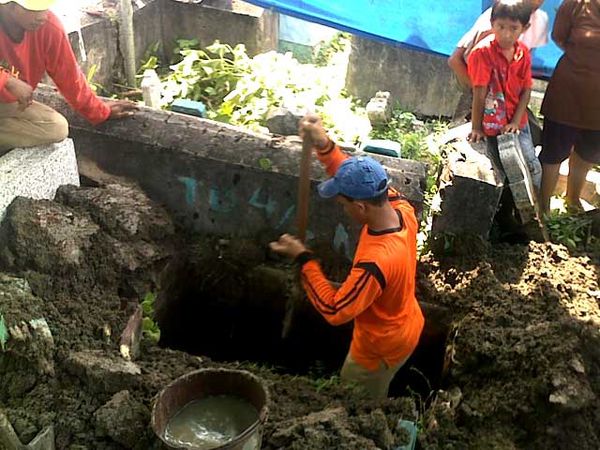 Rebutan Warisan, Makam di Rangkah Dibongkar