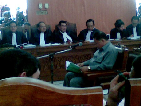 Susno Duadji Jalani Sidang Perdana