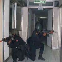 Pasukan Raider Sergap Kawanan Teroris