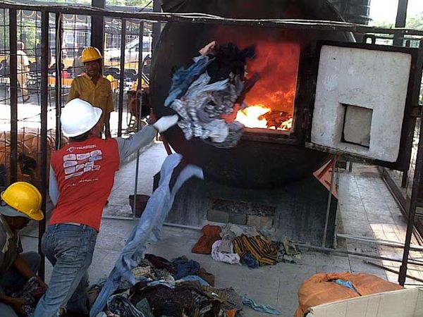 Pakaian Bekas & Rokok Dimusnahkan