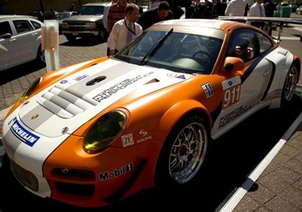 Mobil Balap Bertenaga Hybrid