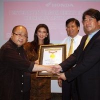 Jadi Produsen Motor Terbanyak, Honda Dapat Rekor MURI 