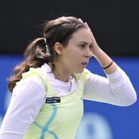 Bartoli Mundur, Date Tersungkur