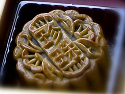 Produsen Moon Cake Malaysia Raih Sertifikat Halal