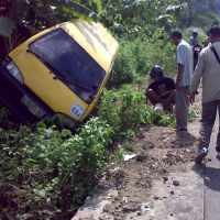Angkot Nyaris Kecemplung Jurang di Semarang, 5 Siswa Terluka