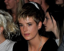 Supermodel Agyness Deyn Gagal Pindah ke Jalur Akting