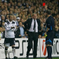 Van Der Vaart Diusir, Spurs Menang 4-1