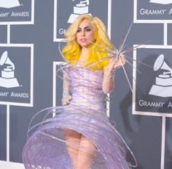  Lady Gaga dan Cher Siapkan Proyek Duet?