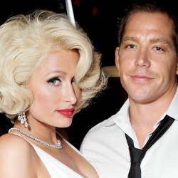 Paris Hilton & Pacar Barunya Terlibat Tabrak Lari