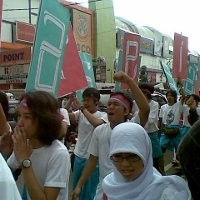 Pawai Pra Event Pasar Seni ITB Ramaikan Jalan Dago