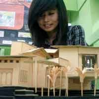 Mahasiswa UK Petra Desain Bangunan Ramah Lingkungan