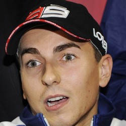 Lorenzo Enggan Pikirkan Titel Juara