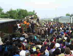 Keluarga Korban Tewas Histeris di RSUD Ashari