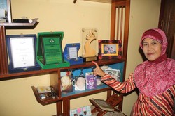 Ibu Muslimah, Sosok Guru Sejati Milik Gantong