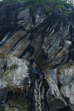 Fenomena Alam Batu Gantung