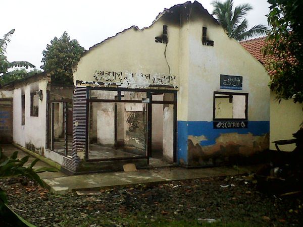 Massa Bakar Rumah Ahmadiyah  