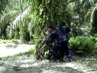 Polisi Sergap Komplotan Bersenjata