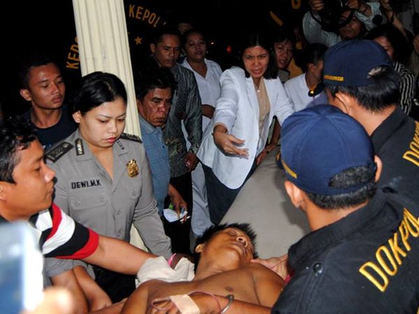 Tersangka yang Tertembak Tiba di RS Bhayangkara