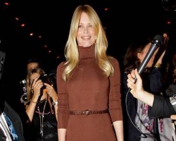 Supermodel Claudia Schiffer Luncurkan Koleksi Kashmir