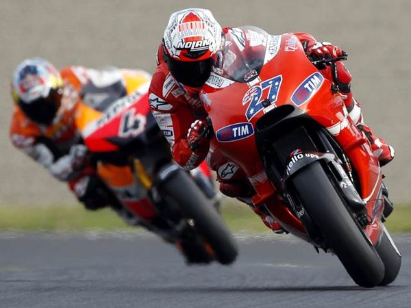 Stoner Juarai MotoGP Jepang