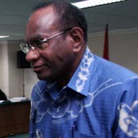 Dituntut Mundur Anggota DPR, Menhub Freddy Numberi Bungkam